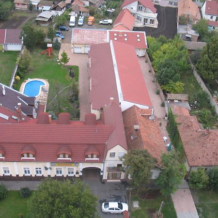 Kenguru Panzio Hotel Hódmezővásárhely Екстериор снимка