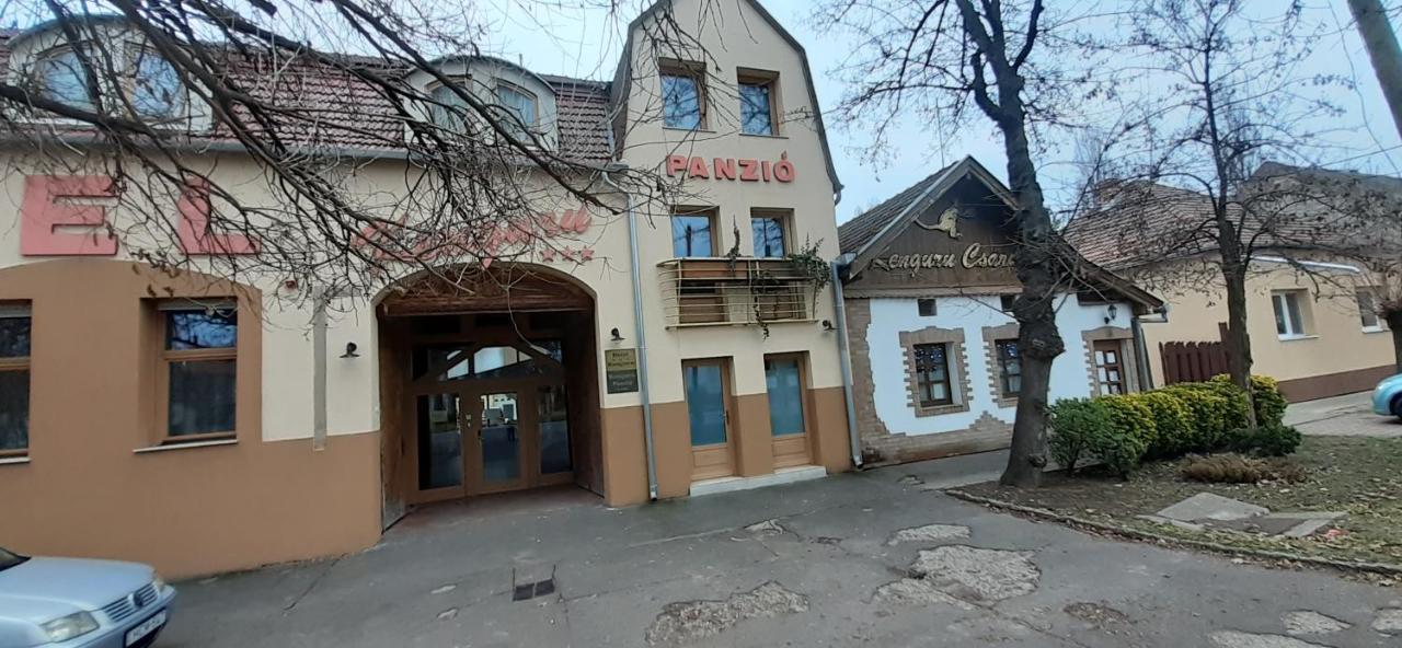 Kenguru Panzio Hotel Hódmezővásárhely Екстериор снимка