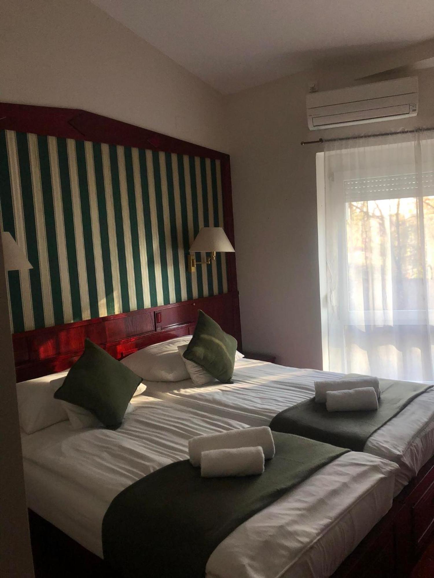 Kenguru Panzio Hotel Hódmezővásárhely Екстериор снимка