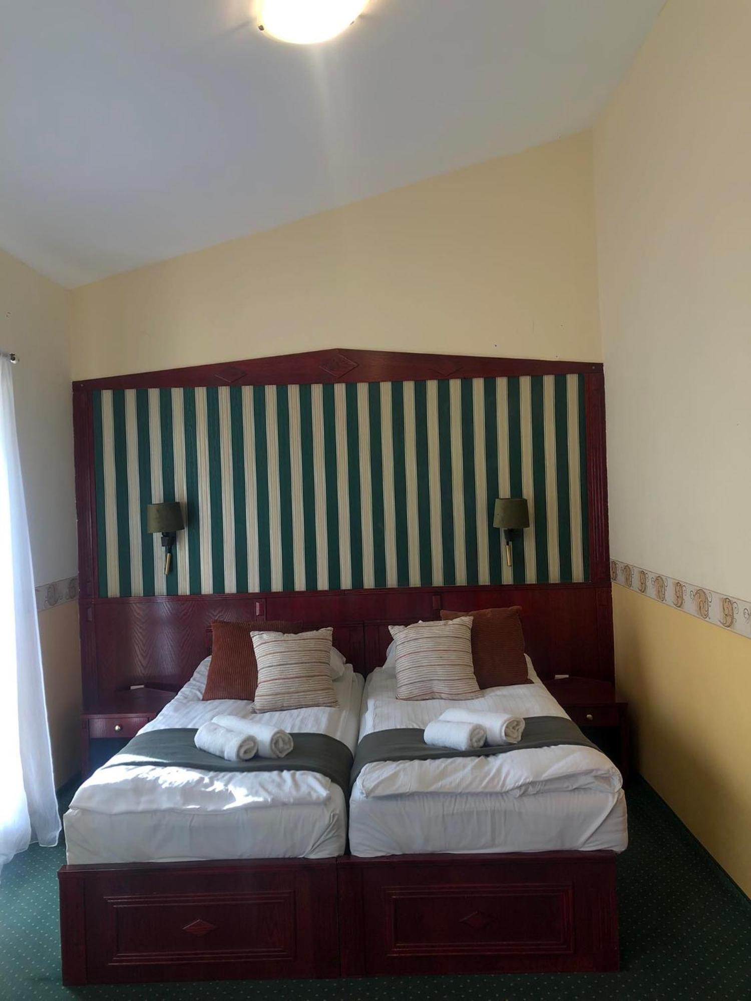 Kenguru Panzio Hotel Hódmezővásárhely Екстериор снимка