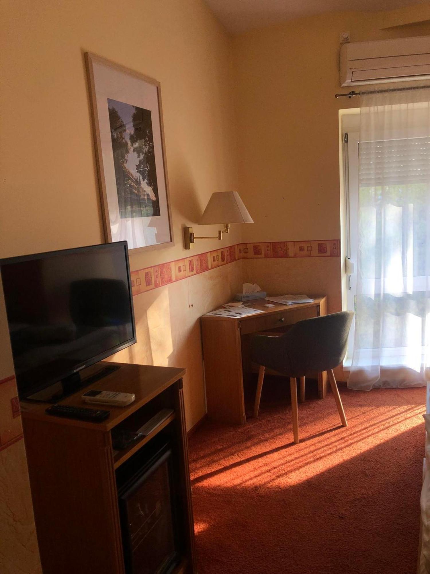 Kenguru Panzio Hotel Hódmezővásárhely Екстериор снимка
