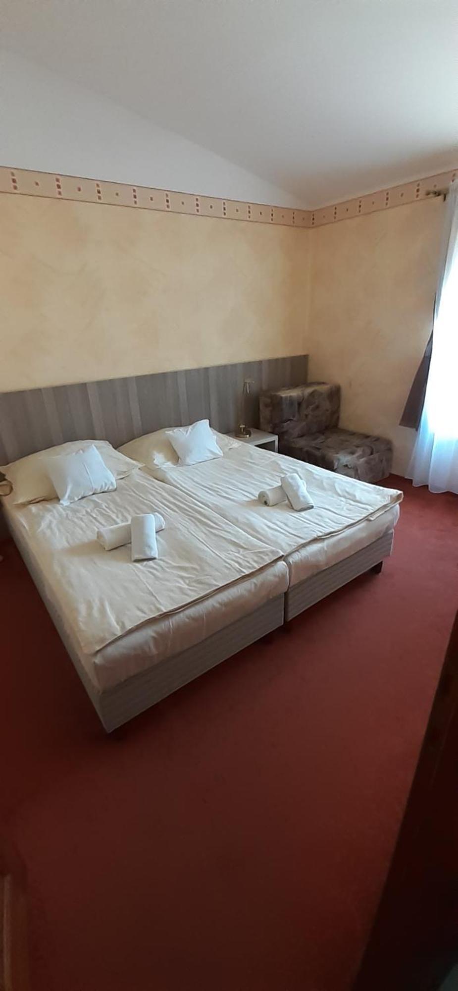 Kenguru Panzio Hotel Hódmezővásárhely Екстериор снимка